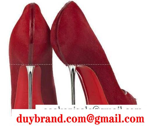 低頃な価格　CHRISTIAN LOUBOUTIN ルブタン靴 レディース　美脚効果抜群のパンプス