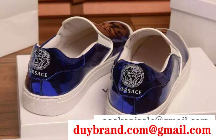 光沢感があるオシャレなバロックスリップオン ヴェルサーチ コピー 人気 スニーカー メンズ versace シルバーとブルーの2色選択可能 カジュアルシューズ