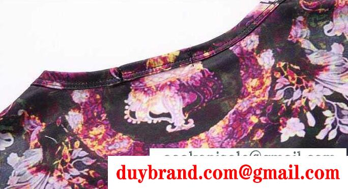 花模様のVERSACE ヴェルサーチ メンズクルーネックtシャツ 半袖 レッドとブルーの2色選択可能 激安大特価大人気