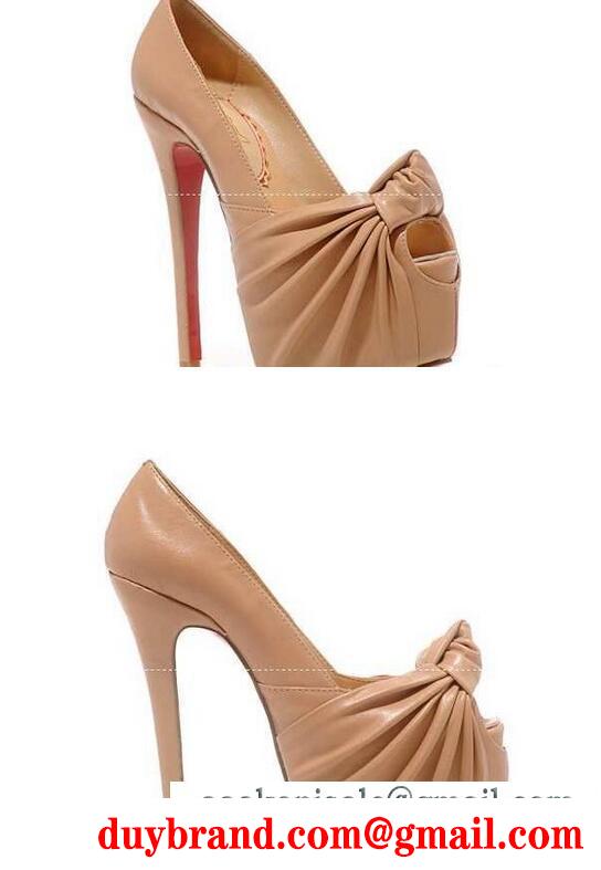 夏らしいコーデCHRISTIAN LOUBOUTIN ルブタン 偽物 サイト 　デザイン性抜群のハイヒールサンダル