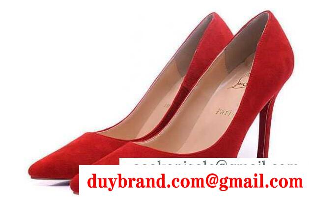 安定感もバッチリルChristian Louboutin　ルブタン ハイヒール 赤　快適な履き心地　パンプス