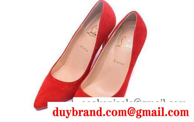 安定感もバッチリルChristian Louboutin　ルブタン ハイヒール 赤　快適な履き心地　パンプス