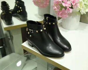 Dễ dàng mang giày Valentino Gi...