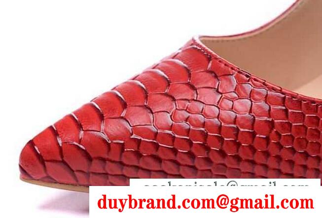 幅広く使えるクリスチャン ルブタン コピー　CHRISTIAN LOUBOUTIN 魅力のパンプス