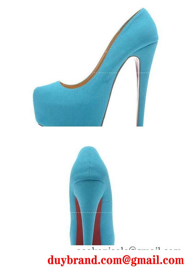 程よい高級感のある christian louboutin 軽やかな印象 ルブタン 靴 コピー