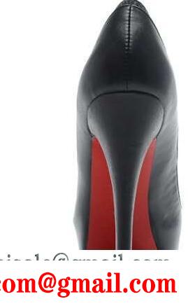 シャープな印象に christian louboutinルブタン 新作 コピー 実用性も兼ね備えるパンプス