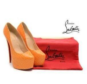 Trang web Louboutin tuyệt vời ...