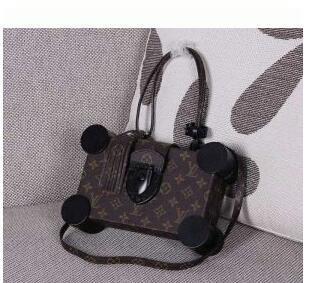 Túi xách Vuitton với hình ảnh mạnh mẽ Louis Vuitton New _ Louis Vuitton Louis Vuitton_ Thương hiệu giá rẻ 