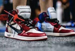 Sự chú ý Virgil Một cú đánh tắt trắng X Nike Nike Neaker Off White Mail đặt hàng Giày chạy