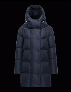 Người phụ nữ Moncler thanh lịc...