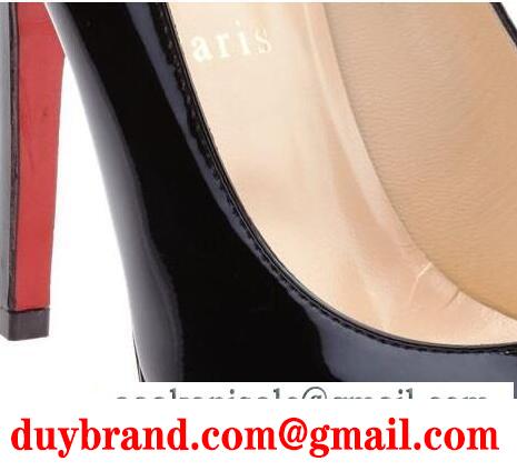 上品なルブタンパンプスコーデハイヒールパンプスCHRISTIAN louboutinエナメルレッドソール通勤パーティー