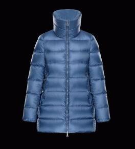 Người phụ nữ Moncler thanh lịc...