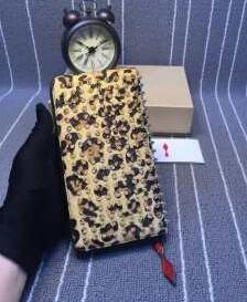 Feminine Louboutin Wallet Ladies Sound Fass Nurse Pike Swallet Christian Louboutin Mô hình ngụy trang