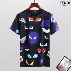 Đàn ông cổ áo ngắn -sleeved t -shirt in với các mẫu thời trang của Fendi Fendi được in