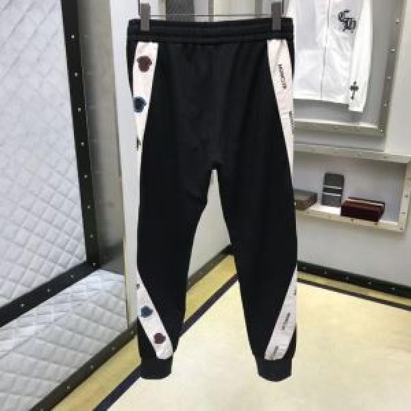Quần báo mồ hôi Moncler nổi tiếng Moncler Moncler trong Bộ sưu tập Mùa xuân / Mùa hè mùa xuân / Mùa hè 2019