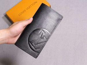 Bán khách hàng Louis Vuitton L...