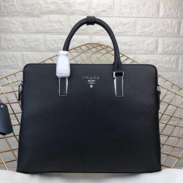 Các mặt hàng mùa thu của Prada...