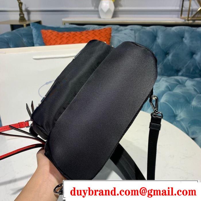 リュック やっぱり優しい色 プラダ 【2019秋冬トレンド】押さえておきたい PRADA サイズのよさを感じる新作