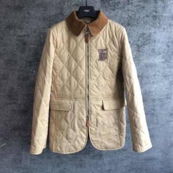 Áo khoác màu xuống Burberry Breaking News vào mùa thu và mùa đông!