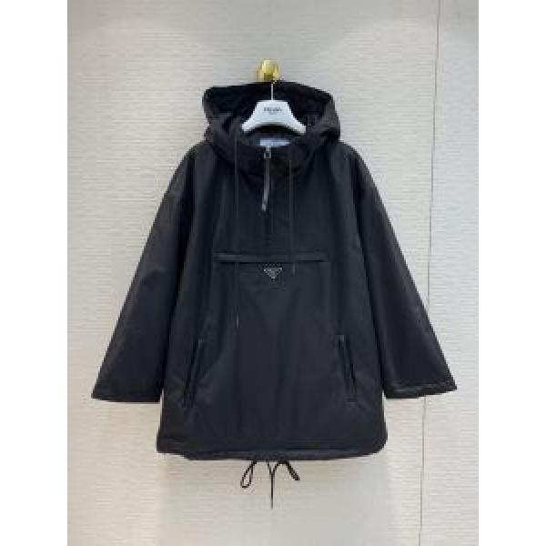 Hãy làm điều này vào mùa thu Prada Prada 2019 mùa thu / mùa đông 2019 Tôi muốn giữ chiếc áo khoác trùm đầu nổi bật với thời trang mùa thu đầu tiên
