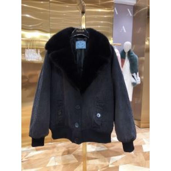 Prada đạt được bộ sưu tập mùa thu / mùa đông Prada năm nay