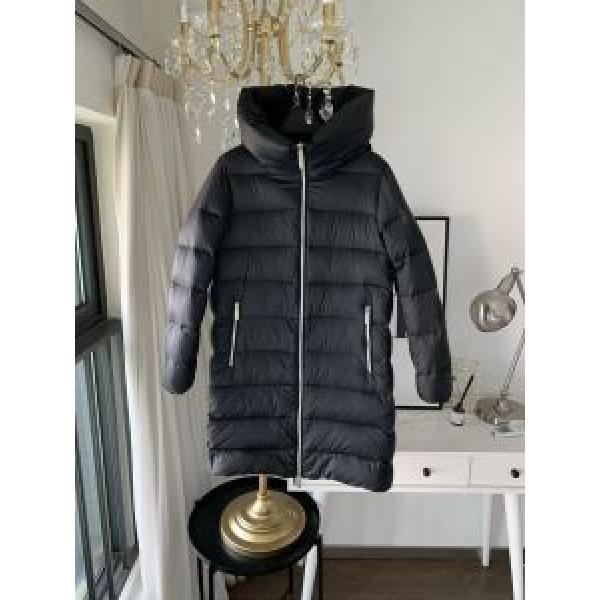 Lựa chọn hai màu sắc trong mùa này là tác phẩm mới của Prada Prada Prada Fall / Winter Breaking!