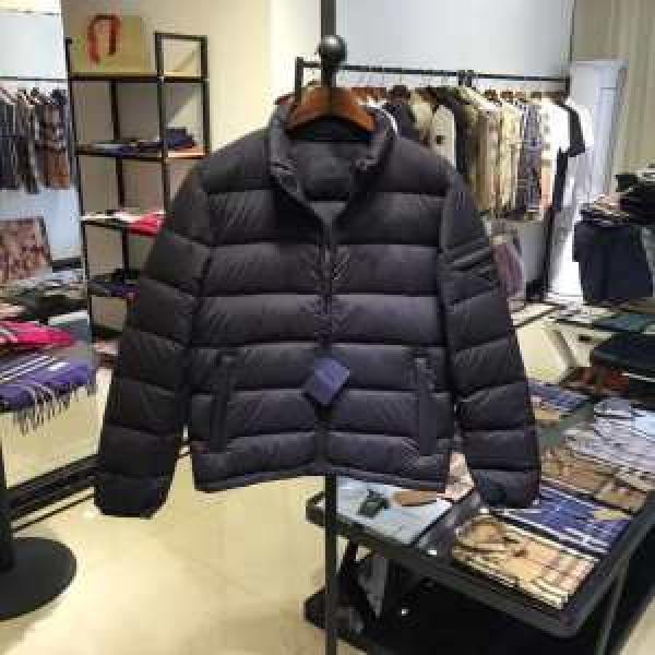 Prada Down nam Bộ sưu tập xuất...