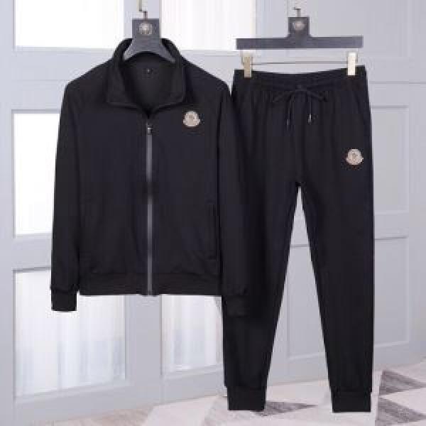 Mùa thu / mùa đông hiếm năm 2019 trên toàn thế giới 2019 Moncler Top và Bottom Set Sale đang được tổ chức