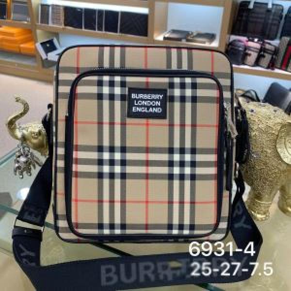 Một túi vai mới của Burberry B...