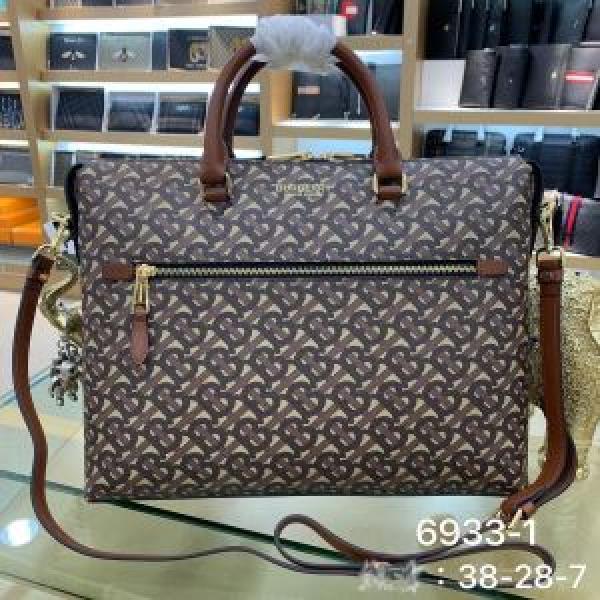 Dòng giới hạn ở nước ngoài Barberry Burberry Easy -to -use Túi vai mới 20SS Xu hướng _ Túi nam Burberry