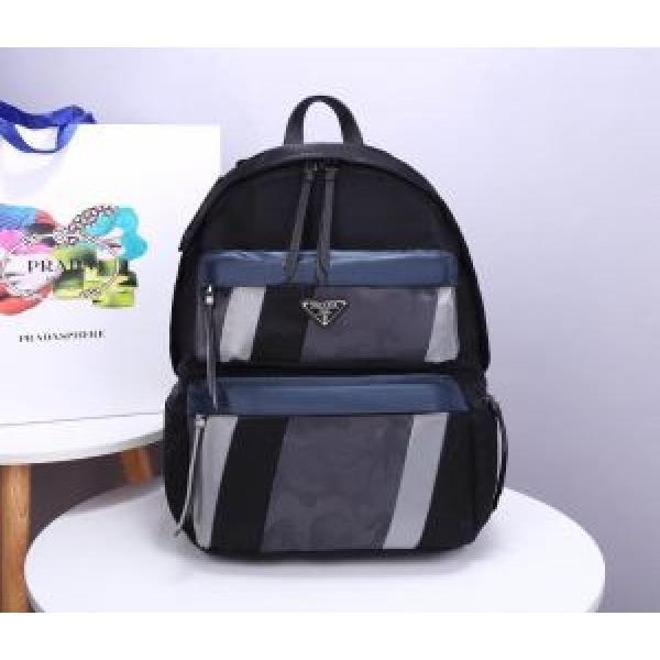 Vật phẩm giới hạn của Prada Li...