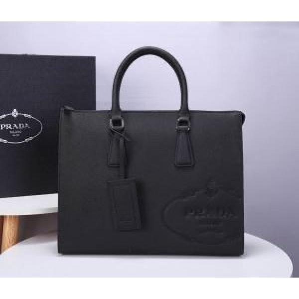Mục giới hạn xuất hiện Prada P...