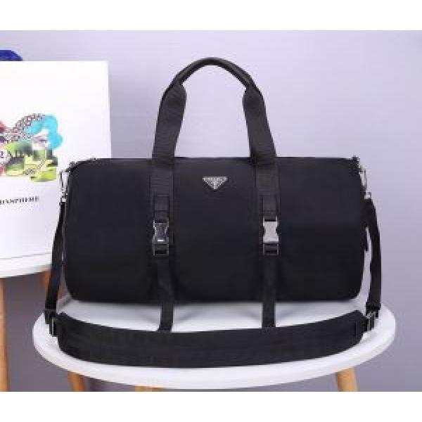 Xếp hạng vị trí thứ nhất Prada...