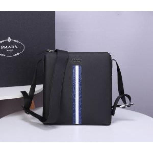 Màu sắc thống nhất của  Prada ...
