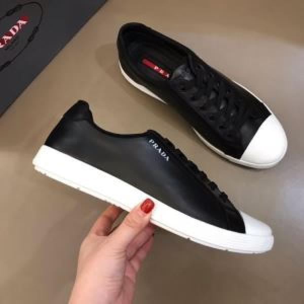 Lựa chọn 2 -Molored Lựa chọn Sneaker thời trang đơn giản Thời gian này là đôi giày thể thao phổ biến nhất của Prada_