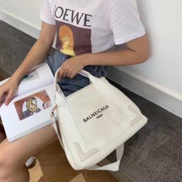 Túi xách Balenciaga Xu hướng m...