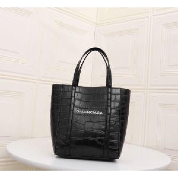Túi xách Balenciaga Valenciaga...