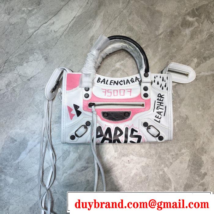 ストリート系に大人気  バレンシアガ BALENCIAGA どのアイテムも手頃な価格で レディースバッグ