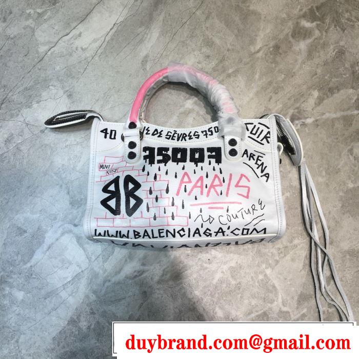 ストリート系に大人気  バレンシアガ BALENCIAGA どのアイテムも手頃な価格で レディースバッグ