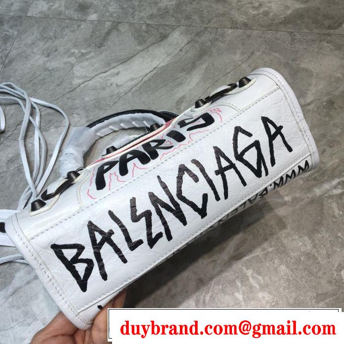 ストリート系に大人気  バレンシアガ BALENCIAGA どのアイテムも手頃な価格で レディースバッグ