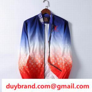 Áo khoác gió Louis Vuitton Windproof Fapress Casual mang đến một phong cách tuyệt vời nhẩt