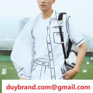 Áo sơ mi Fendi Fendi được yêu thích bởi giới tính 20FW CALIFORNIA Sky Sky và gọn gàng xu hướng bầu không khí đơn giản và gọn gàng