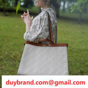 Không có nghi ngờ rằng Fendi Fendi Tote Bag Peekabo 3 -Color Phát triển chất lượng an toàn