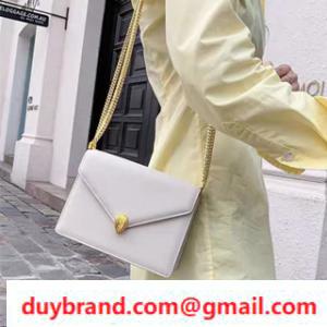 Bvlgari Bvlgari Bvlgari nổi tiếng Ladies đã tạo ra một biểu hiện hấp dẫn và sự phát triển đa màu sắc