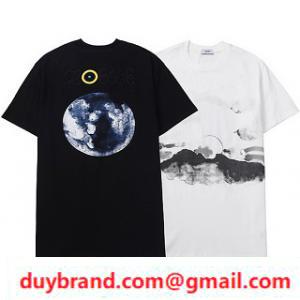 Một bản in đặc biệt tự hào có một tay áo ngắn mới Loewe Loewe t -shirt chất lượng cao trong mùa hè này