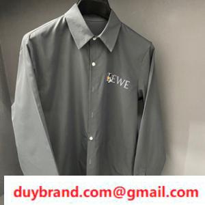 Áo dài tay dài của Loewe Loewe Loewe Một bản in đặc biệt đang hoạt động từ mùa thu đến mùa đông