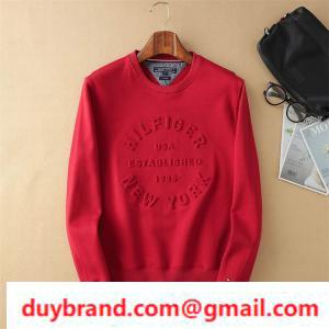 Màu sắc phổ biến làm nổi bật màu xanh lá cây và màu đỏ, logo thêu nhỏ của Tommy Hilfiger Point The Point Round cổ áo len
