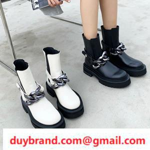 Cung cấp cho sự hiện diện của lớp Givenchy Givenchy Boots Ladies hoàn hảo cho phong cách mát mẻ và thanh lịch