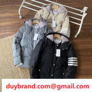 Dễ sử dụng nhất trong mùa đông này, dễ sử dụng nhất là áo khoác nhiệt đàn nam Thom Browne