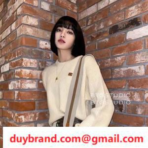 Các mặt hàng đã sẵn sàng để mặc chiếc áo len nữ Celine Celine